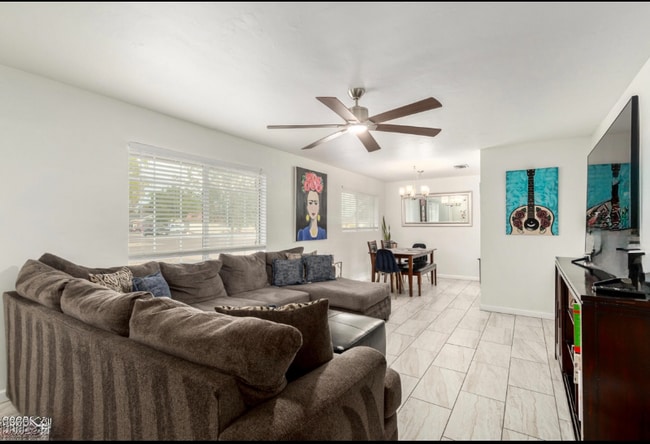 7320 N 17th Ave in Phoenix, AZ - Foto de edificio - Building Photo