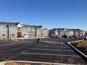 Pinecrest Apartments in Dardenne Prairie, MO - Foto de edificio - Building Photo