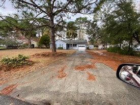 925 Hunting Ridge Rd in Wilmington, NC - Building Photo