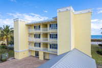 MAGNOLIA KEY in Indialantic, FL - Foto de edificio - Building Photo