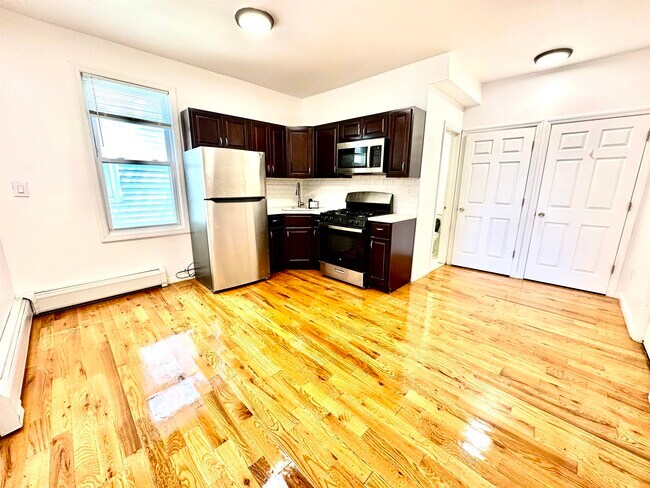 245 Duncan Ave in Jersey City, NJ - Building Photo - Building Photo