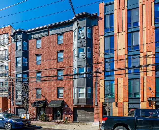 68 Madison St in Hoboken, NJ - Foto de edificio - Building Photo
