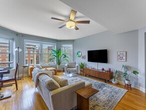 2737 N Kimball Ave in Chicago, IL - Building Photo - Building Photo