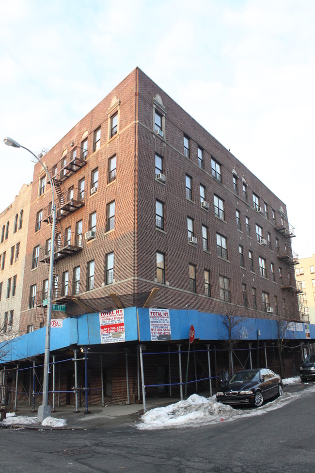 Morris Heights in Bronx, NY - Foto de edificio - Building Photo