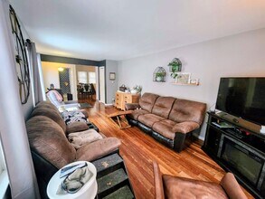 230 Arlington Dr in Amery, WI - Foto de edificio - Building Photo