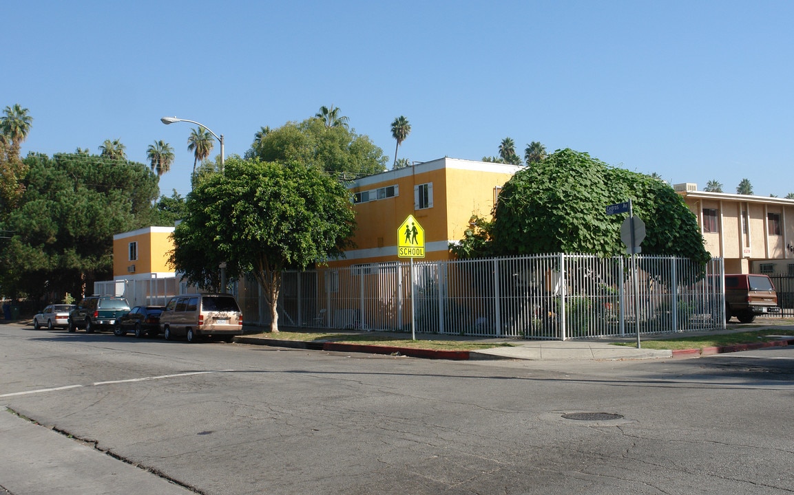 6212 Cedros Ave in Van Nuys, CA - Building Photo