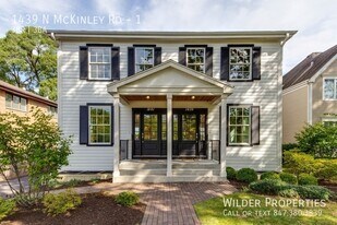 1439 N McKinley Rd in Lake Forest, IL - Building Photo