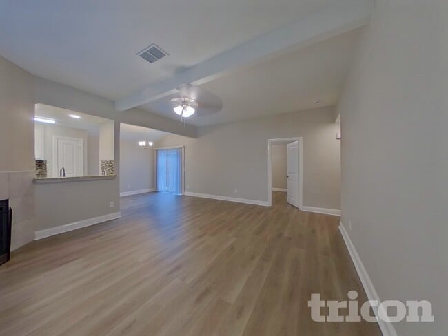 523 Red Coat Ln in Arlington, TX - Building Photo - Building Photo