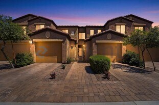 250 W Queen Creek Rd in Chandler, AZ - Building Photo