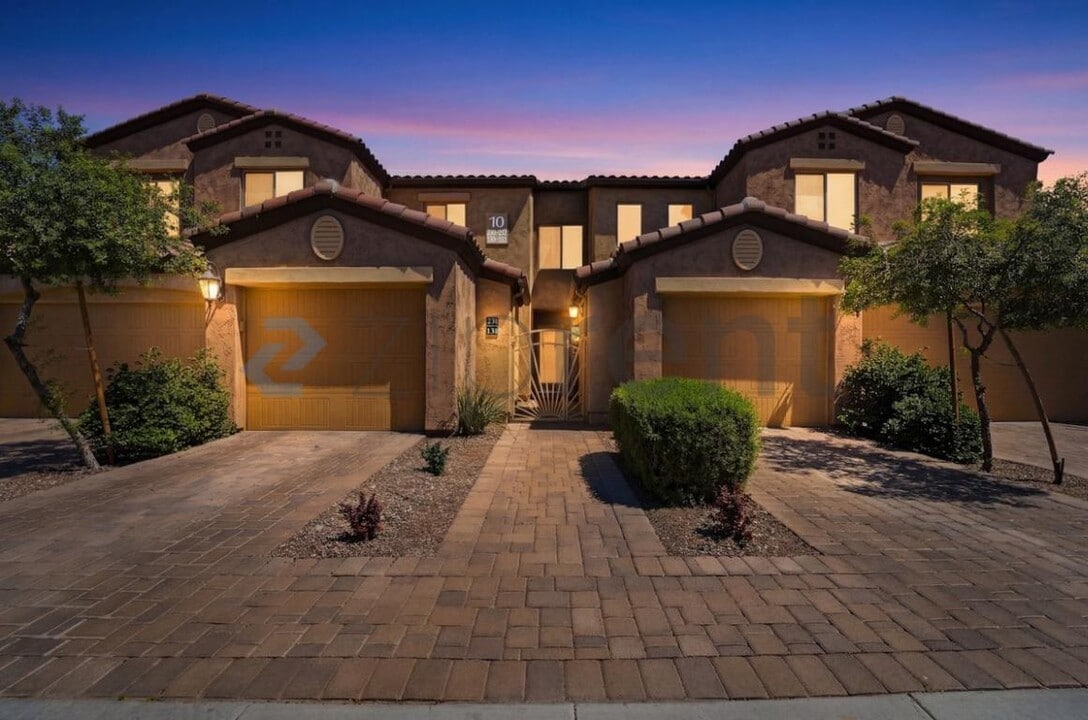 250 W Queen Creek Rd in Chandler, AZ - Foto de edificio