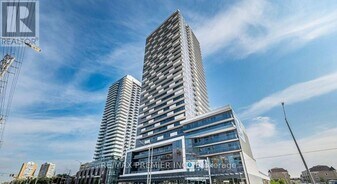 5105 Hurontario St in Mississauga, ON - Building Photo