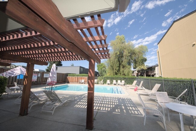 1060 Oak Grove Rd in Concord, CA - Building Photo - Building Photo