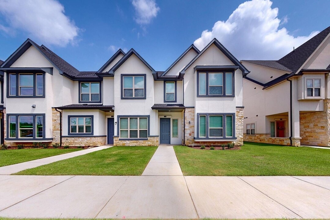 369 Mule Deer Mews in Little Elm, TX - Building Photo