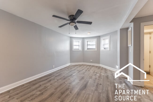 906 W Montrose Ave in Chicago, IL - Building Photo - Building Photo