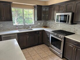 1986 Sherer Ln in Glendale, CA - Building Photo