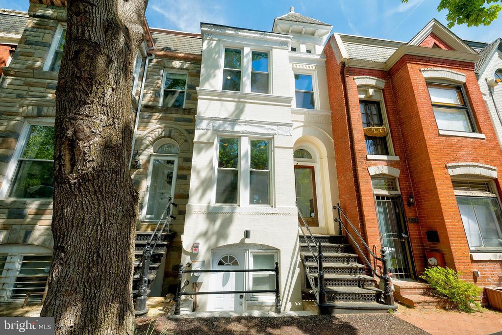 1214 Linden Pl NE in Washington, DC - Building Photo