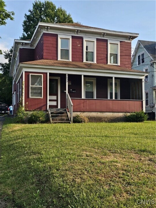 2833 Milton Ave in Syracuse, NY - Building Photo