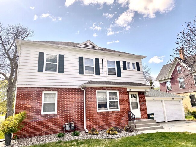 property at 1115-1117 S Phillips Ave