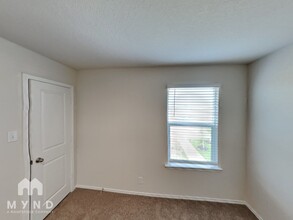 1245 Yellow Warbler Run in San Antonio, TX - Building Photo - Building Photo