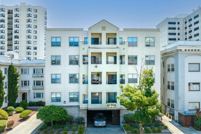 Lake Park Terrace Apartments in Oakland, CA - Building Photo - Building Photo