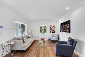 5930 SW 47th St in Miami, FL - Building Photo - Building Photo