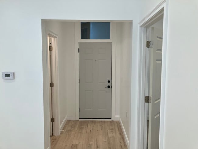 513 1/2 S Main St, Unit 2