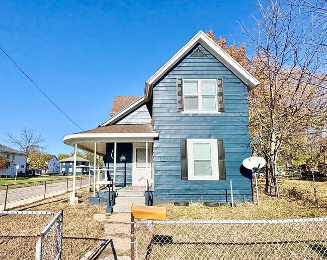 property at 1033 Oak St