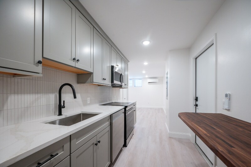 126 Adelaide Ave in Providence, RI - Building Photo