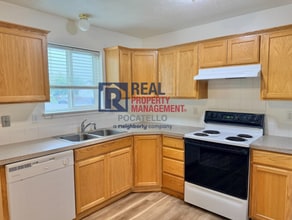 1590 Dustin Cir in Pocatello, ID - Building Photo - Building Photo