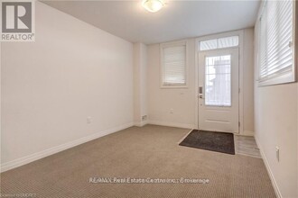 23 Dodman Cres in Hamilton, ON - Building Photo - Building Photo