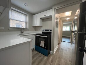 6021 N Fairfield Ave, Unit 2E in Chicago, IL - Building Photo - Building Photo