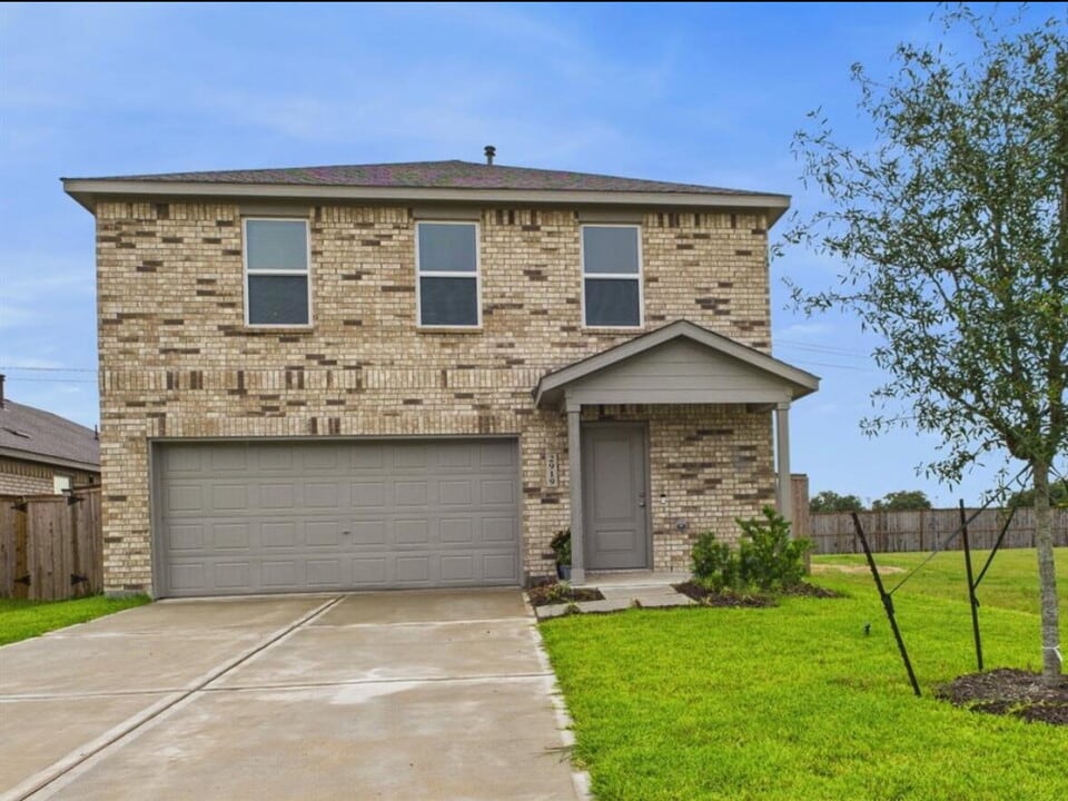 2919 Summer Breeze Wy in Angleton, TX - Building Photo