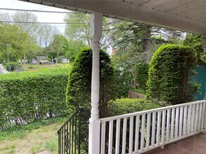 6 Pulaski Pl in Port Washington, NY - Building Photo - Building Photo