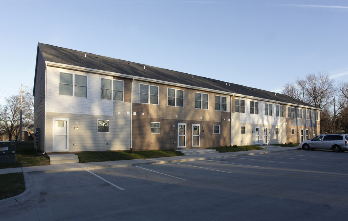 Forest & Fields in Des Moines, IA - Building Photo