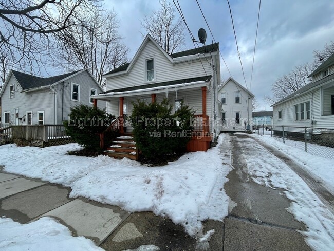 1011 Quarry Ave NW in Grand Rapids, MI - Building Photo - Building Photo