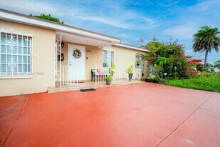 317 W 36th St in Hialeah, FL - Building Photo