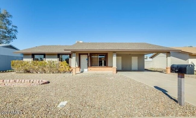 property at 2536 E Commonwealth Cir