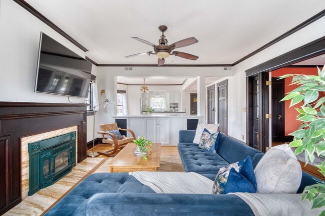 2104 NW Everett St in Portland, OR - Foto de edificio - Building Photo