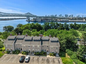 30 Breakwater Cove in Chelsea, MA - Building Photo - Building Photo