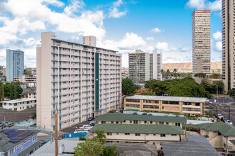 Terrace Towers in Honolulu, HI - Building Photo - Building Photo