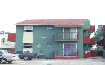 1229-1241 NW 6th St in Miami, FL - Building Photo - Building Photo