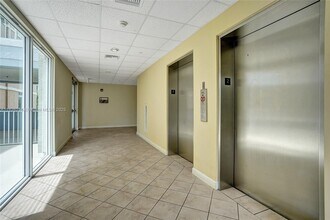 1200 Town Center Dr in Jupiter, FL - Building Photo - Building Photo