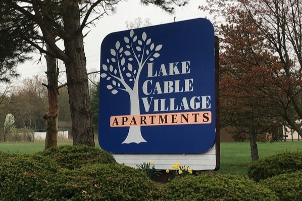 Lake Cable Village Apartments in Canton, OH - Building Photo