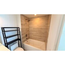 1300 Brickell Bay Dr in Miami, FL - Building Photo - Building Photo