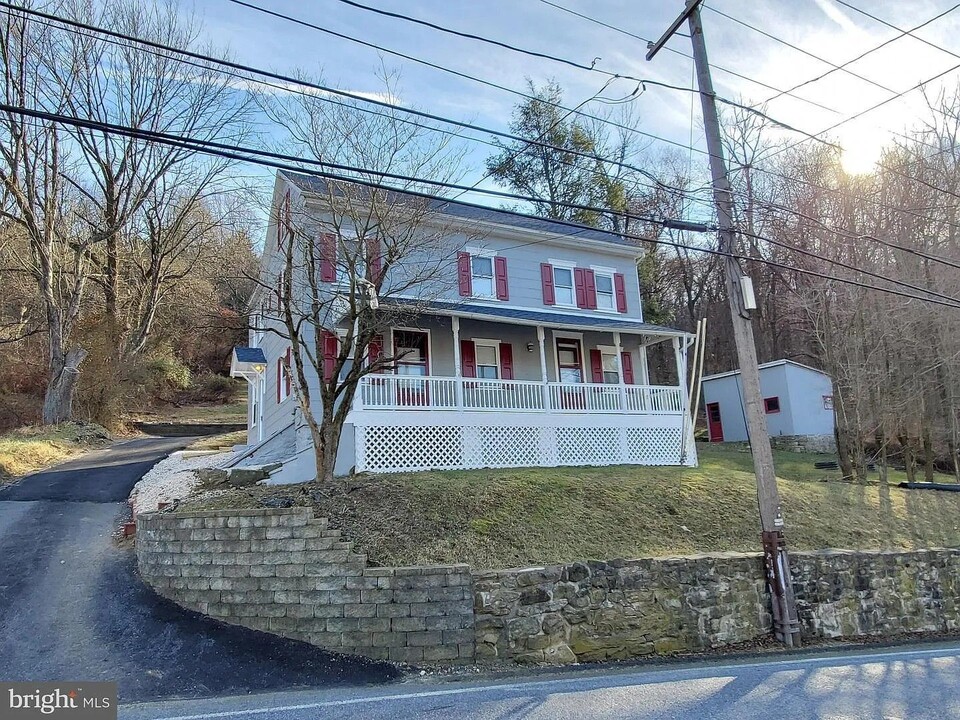 292 N Galen Hall Rd in Wernersville, PA - Building Photo