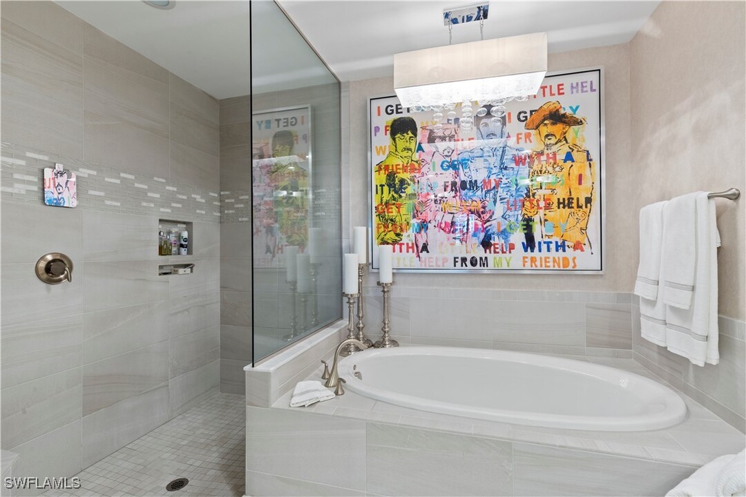 16391 Viansa Wy in Naples, FL - Building Photo
