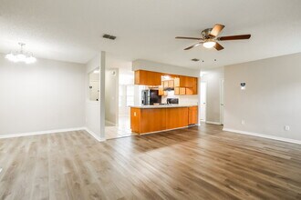 2643 Pinewood Blvd E in Middleburg, FL - Foto de edificio - Building Photo