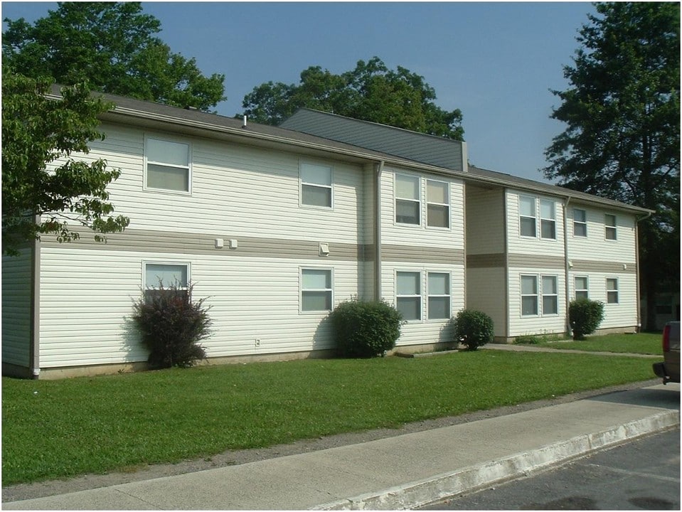 Circle Brooke Manor in Cowen, WV - Building Photo