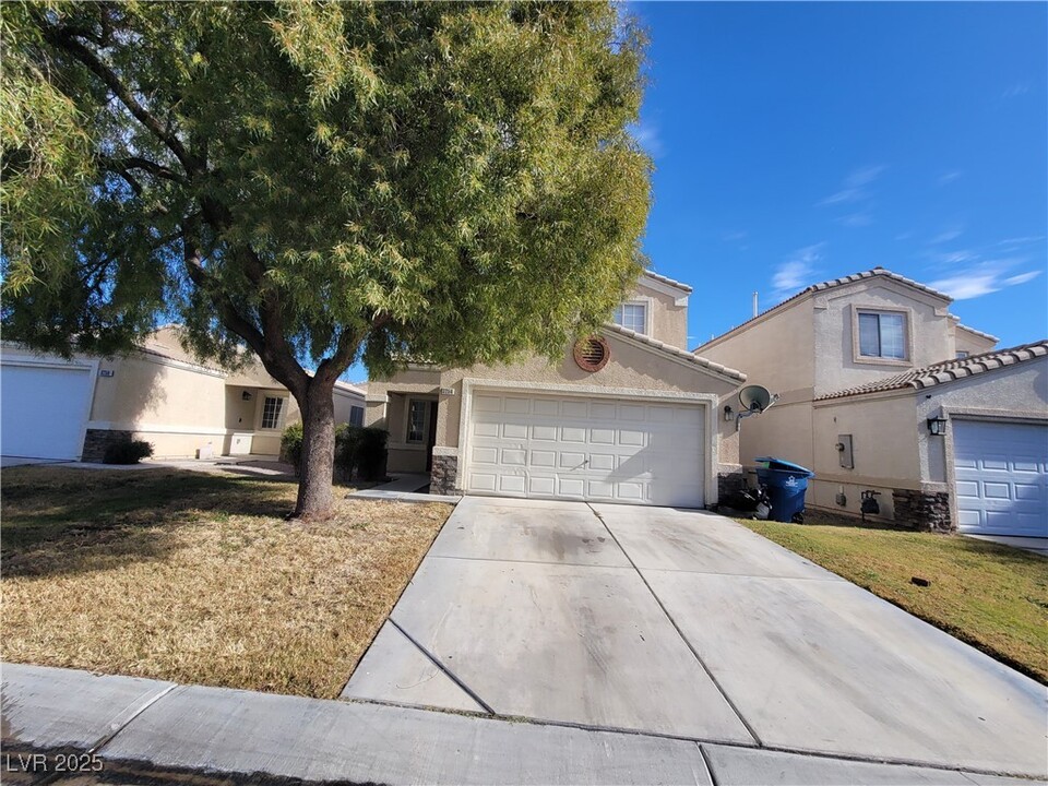3254 Gold Run St in North Las Vegas, NV - Foto de edificio