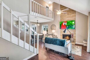 1114 Falling Water Dr in Smyrna, GA - Building Photo